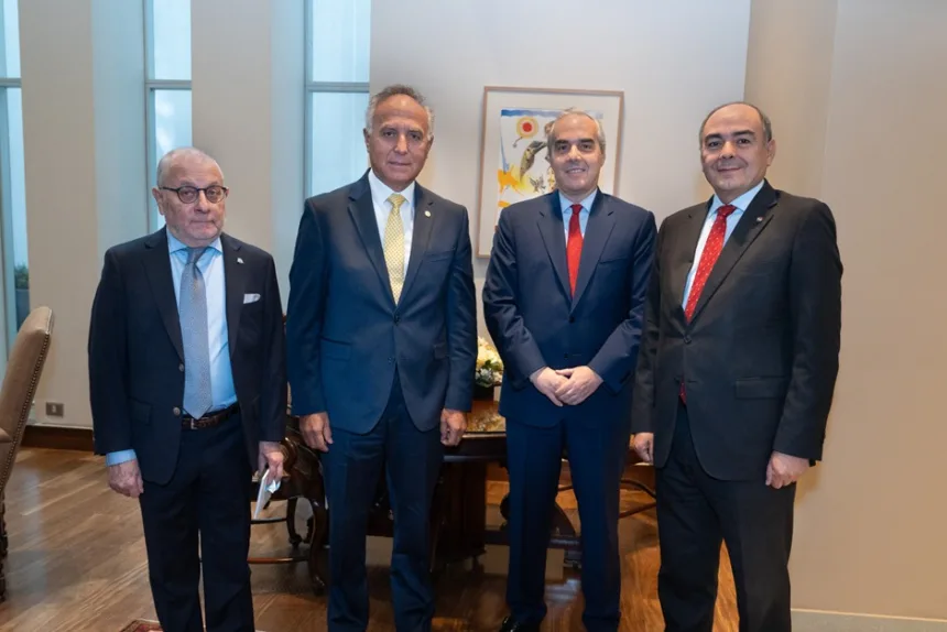 Con mirada regional e internacional: Universidad Autónoma inauguró su año académico con charla del embajador Jorge Faurie