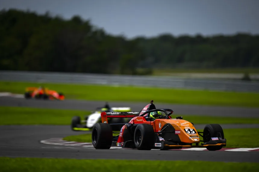 FR Americas Championship Nicolás Ambiado rescató un podio en una compleja segunda fecha de la Fórmula Regional Americas en EE.UU.
