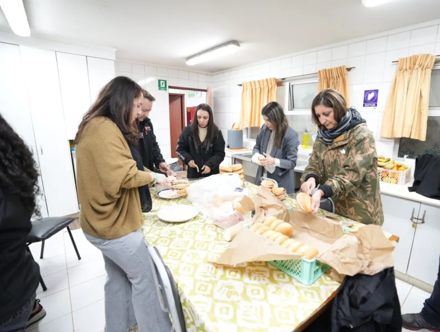 FOTO colaboradores realizan ruta calle 1 Ruta Calle Universidad Autónoma Temuco: colaboradores se suman a acción solidaria junto al Hogar de Cristo