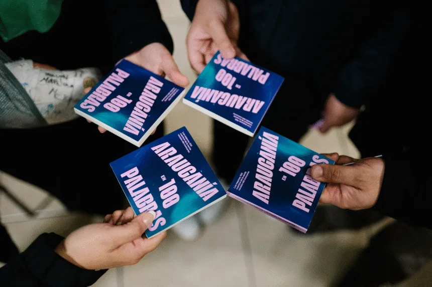 imagen_2025-07-02_161719122 Foto: lanzamiento Araucanía en 100 Palabras. Créditos: Estudio Agape