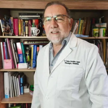 Dr. Carlos González propone uso de inteligencia artificial y telemedicina para reducir listas de espera y mejorar la atención en salud