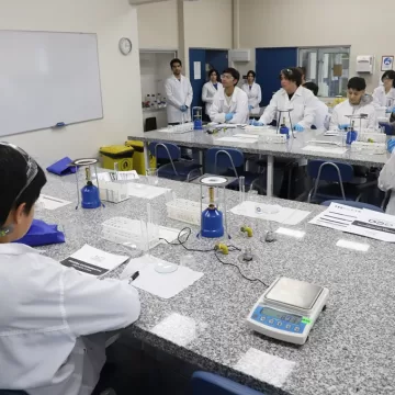 imagen_2025-10-23_233442174 Jóvenes talentos científicos se dieron cita en la U. Autónoma de Chile para las XXVIII Olimpiadas Chilenas de Química