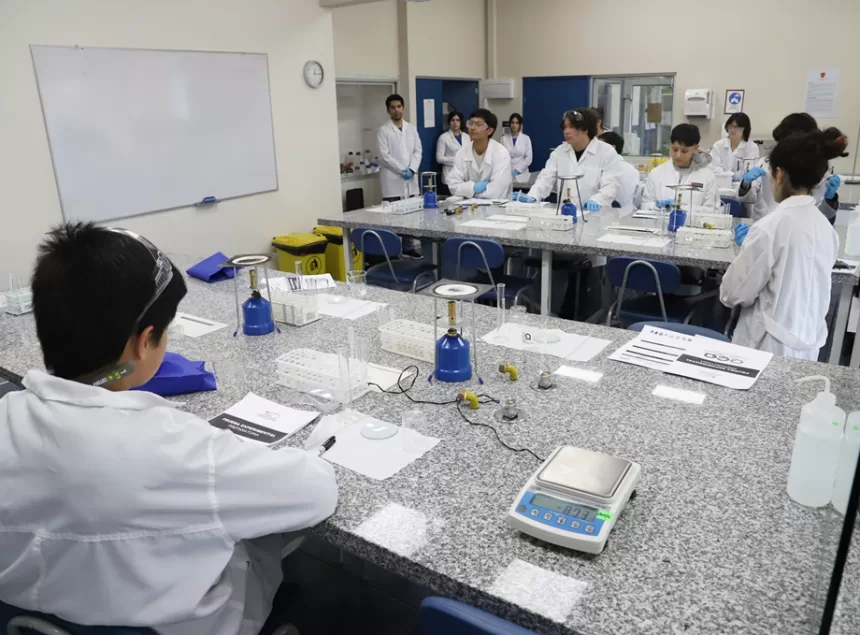 imagen_2025-10-23_233442174 Jóvenes talentos científicos se dieron cita en la U. Autónoma de Chile para las XXVIII Olimpiadas Chilenas de Química