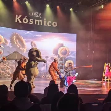 WhatsApp Image 2025-10-09 at 10.04.10 PM Descarga entradas gratuitas: Circo Kósmico llega a Temuco con Augusto Schuster y profesor Maza