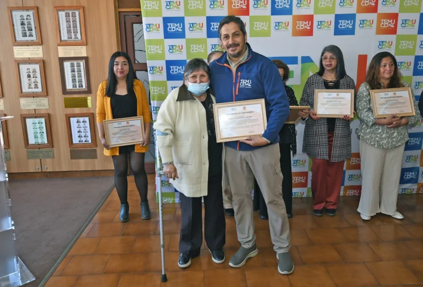 WhatsApp Image 2025-11-17 at 17.19.30 (1) Temuco impulsa la formación de 22 emprendedoras y emprendedores consolidando el desarrollo económico local