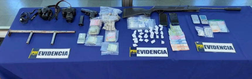 WhatsApp Image 2025-11-25 at 15.01.23 Operativo en Lonquimay desarticula red de microtráfico: cuatro detenidos, armas incautadas y droga fuera de circulación