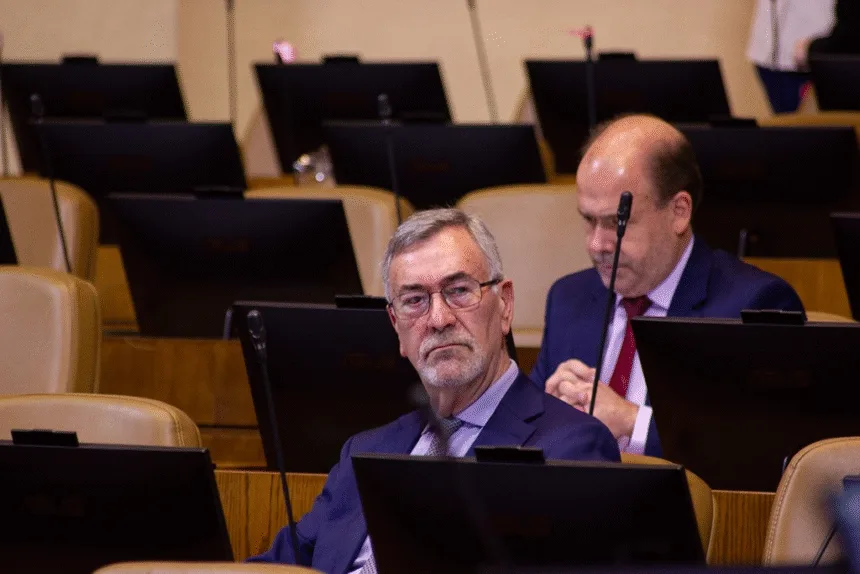 imagen_2025-11-04_223653789 Diputado Saffirio celebra aprobación de titularidad docente: «Un paso hacia la dignificación y estabilidad laboral»