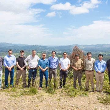 imagen_2025-11-05_203821618 Municipio y CMPC impulsan alianza para fomentar el deporte y el turismo en Peñehue y el río Toltén