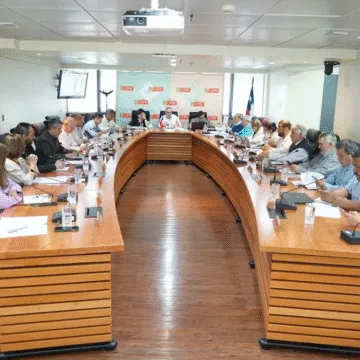 16 Cores rechazan acusaciones del gobernador René Saffirio tras auditoría al GORE