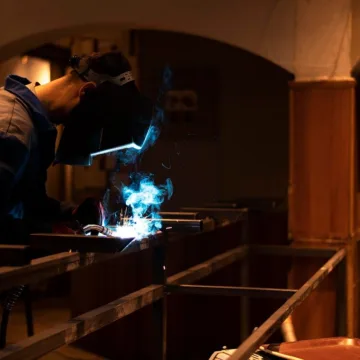 metal-casting-9915928_1280 Empleo mejora en La Araucanía, pero persiste la alta informalidad laboral