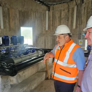 Alcalde de Lumaco supervisa construcción de nuevo estanque de agua potable