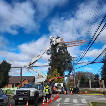 Foto (1) Saesa realizará este jueves trabajos para fortalecer la calidad del servicio eléctrico a sus clientes en la comuna de Los Lagos