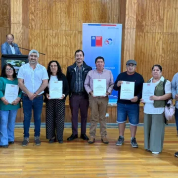 WhatsApp Image 2025-12-30 at 16.13.30 159 familias de Cholchol celebran la entrega de escrituras de sus nuevos hogares