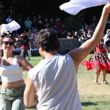 3 145 cuecas para celebrar Temuco: Isla Cautín se llena de pañuelos este 15 de febrero