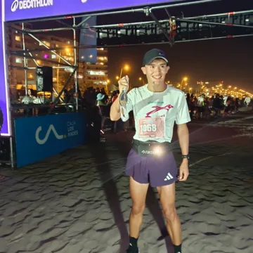 Hugo Catrileo se corona campeón en los 21K Run and Sand by Caja Los Andes en La Serena
