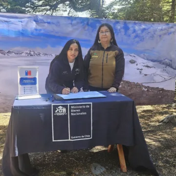 WhatsApp Image 2026-02-19 at 12.43.48 Bienes Nacionales entrega concesión a CONAF para resguardar ecosistema del glaciar de Montaña Nevados de Sollipulli