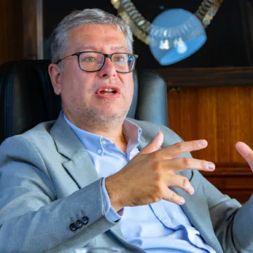 Roberto Neira 2 Municipalidad de Temuco desvincula a 48 funcionarios por mal uso de licencias médicas: sumarios registran 50% de avance