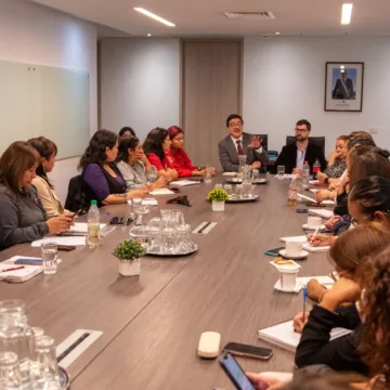 Director nacional de Junaeb se reúne con manipuladoras de alimentos y confirma continuidad del Programa de Alimentación Escolar