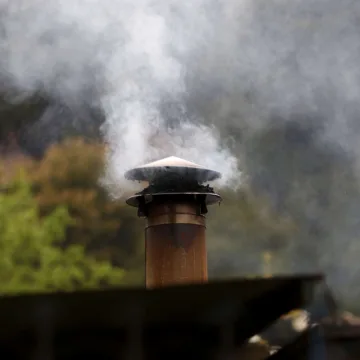 Contaminación Humos visibles de estufa en la Villa Olímpica Plan de Descontaminación en Temuco y Padre Las Casas cierra primer mes sin episodios críticos de contaminación