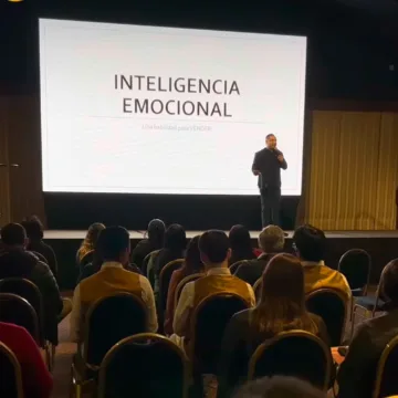 Joaquin Charlas Estrés laboral y depresión en Chile: especialista entrega herramientas para enfrentar una crisis silenciosa