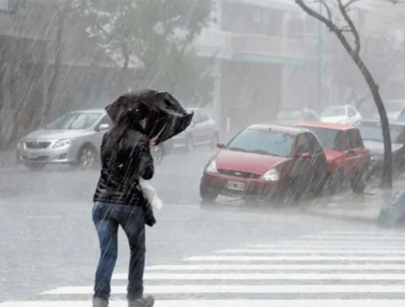 Nuevo sistema frontal amenaza a La Araucanía: autoridades llaman al autocuidado ante lluvias y fuertes vientos