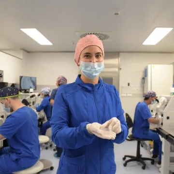 Dafne Machuca embrióloga IVI Santiago Día del Embriólogo: especialistas destacan avances que impulsan los tratamientos de fertilidad