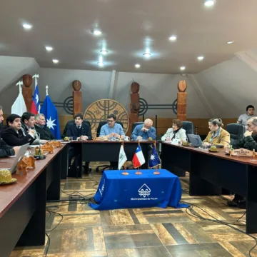 FOTO-3 Autoridades buscan destrabar proyectos habitacionales en Pucón tras una década de espera de decenas de familias
