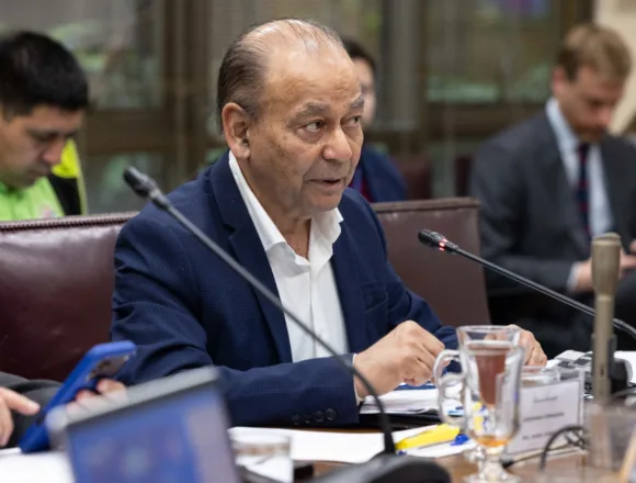 Senador Ricardo Celis defiende Ley de Endometriosis y exige al Gobierno reincorporarla a la agenda de fertilidad