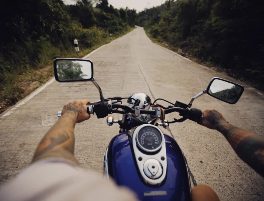 Conducir motocicleta puede reducir el estrés y favorecer la concentración, según estudios