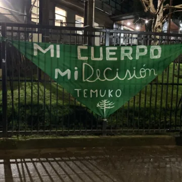 Intervención hospital regional temuco Feministas se manifiestan en Temuco contra proyecto «Escucha su corazón»: «Mi cuerpo, mi decisión»