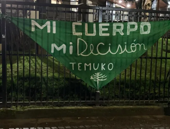 Feministas se manifiestan en Temuco contra proyecto «Escucha su corazón»: «Mi cuerpo, mi decisión»