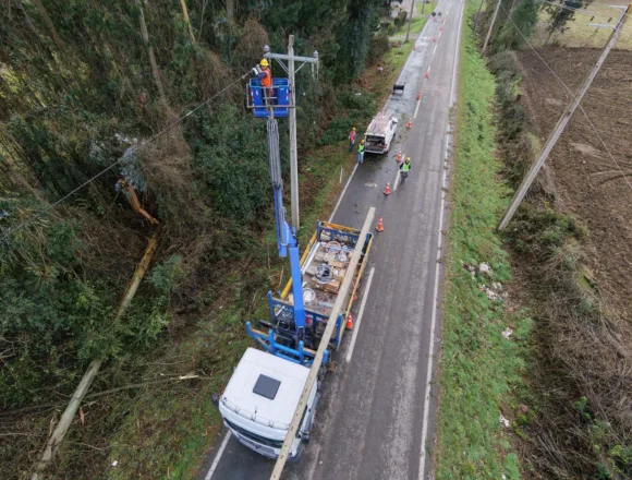 CGE activa plan preventivo por sistema frontal en La Araucanía y despliega más de 100 brigadas