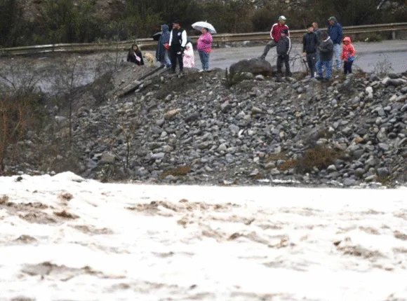 Sistema frontal obliga a evacuar sectores del Maule, Biobío y La Araucanía: Senapred declara Alerta Roja por riesgo de desbordes