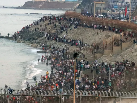 Marruecos atribuye la crisis migratoria en Ceuta a mafias, desinformación y malentendidos sobre fallo judicial