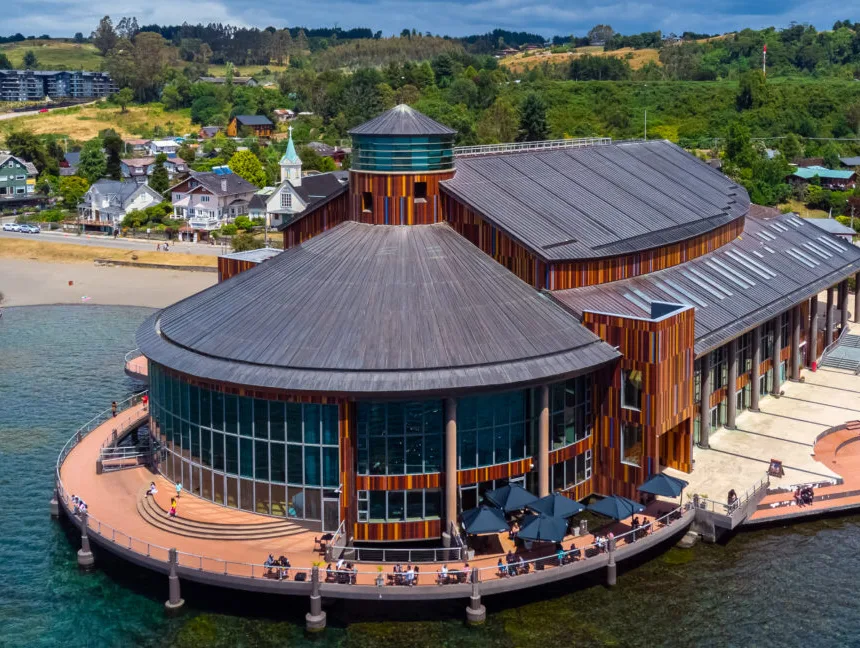 Médicos podrán “recetar” funciones gratuitas en Teatro del Lago: el innovador programa del Hospital Puerto Montt