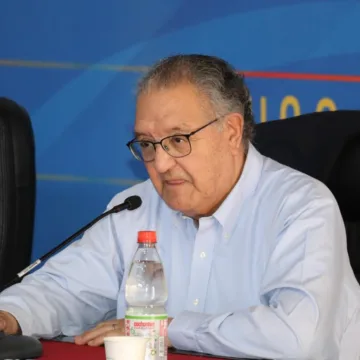 Huenchumilla explica el proyecto que busca facilitar el acceso a la vivienda de las clases medias
