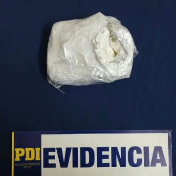 WhatsApp Image 2026-09-17 at 12.17.27 PDI detiene a mujer con casi 800 gramos de cocaína tras operativo en peaje Púa