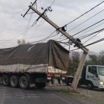 imagen_2026-09-24_190823648 Imprudencia al volante: más de 2.300 choques a postes afectan a casi 2 millones de clientes