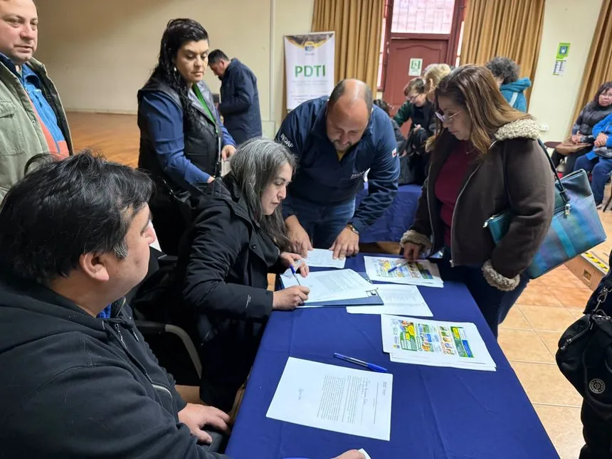 827857262_1600681404799450_7906430638372556066_n 130 familias campesinas de Pitrufquén reciben bonos de $200 mil tras daños por las lluvias