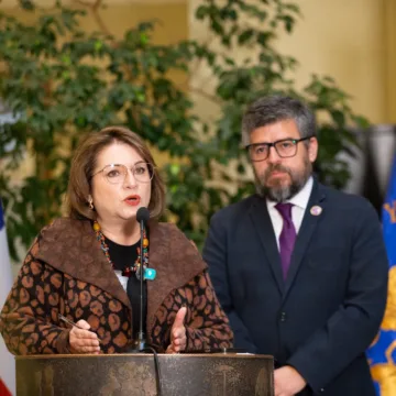 Andrea Parra cuestiona Presupuesto 2027 y acusa “recortes brutales” en programas sociales