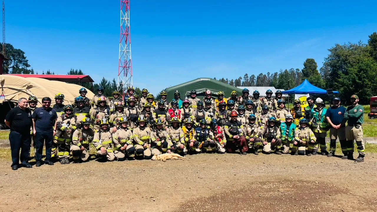 Bomberos de Temuco acreditan fuerza de tarea forestal para emergencias en todo chile