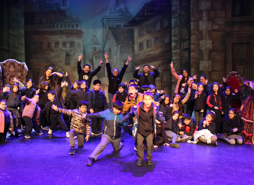 imagen_2026-10-12_141133388 Teatro Municipal de Temuco acerca la cultura a estudiantes con visitas guiadas