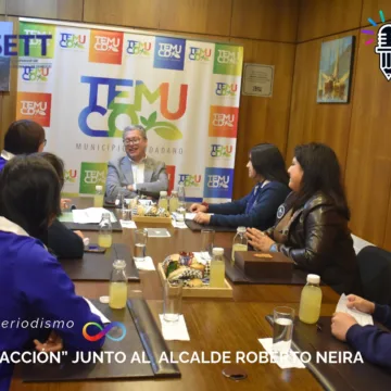Estudiantes del ISETT entrevistan al alcalde de Temuco en taller de periodismo